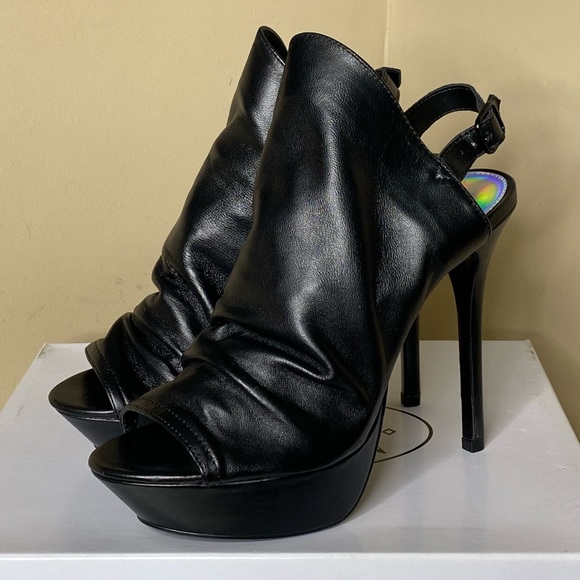 Steve Madden Black Leather Heels - Picture 6 of 8